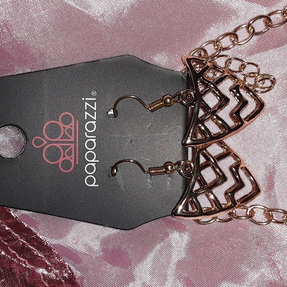 Nwt paparazzi necklace and earrings set - Picture 3 of 3